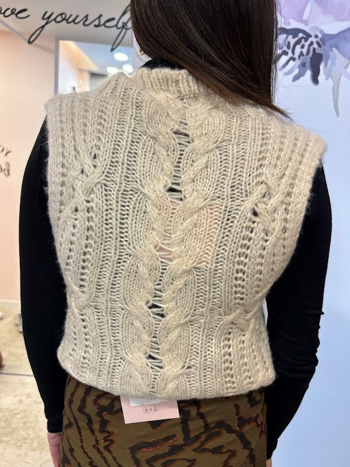 GILET LAVORATO A MAGLIA IN TRECCE
