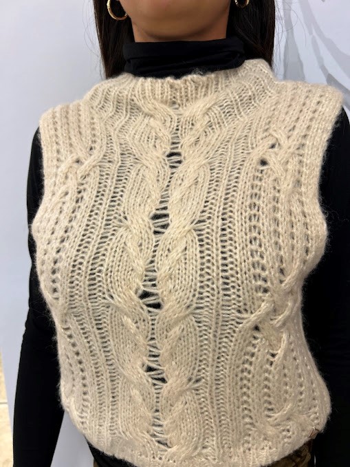 GILET LAVORATO A MAGLIA IN TRECCE