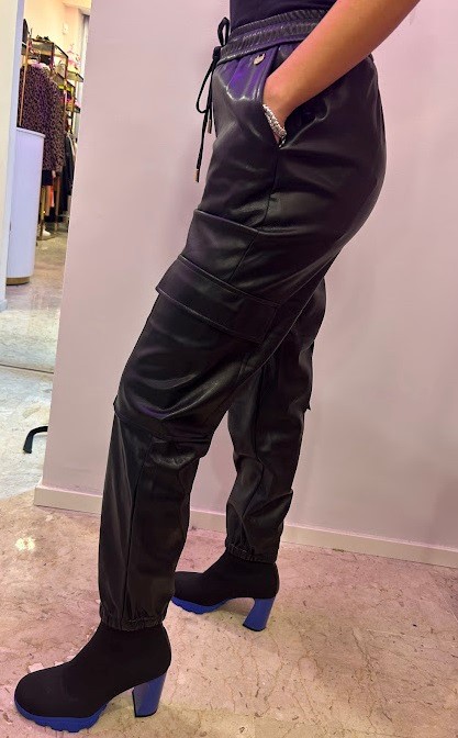 PANTALONE CARGO EFFETTO PELLE