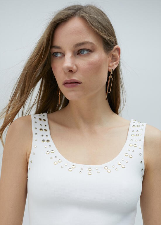 TOP IN MAGLIA CON STRASS SUL COLLO