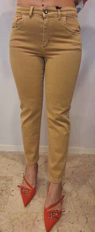 PANTALONE MODELLO MOM FIT