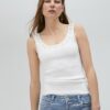 TOP IN MAGLIA CON STRASS SUL COLLO