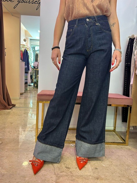 JEANS LARGO CON PIEGA SUL FONDO