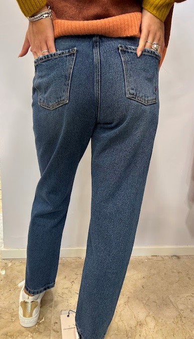 JEANS MODELLO MOM FIT