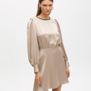 ABITO CORTO DETTAGLIO GIOIELLO SUL COLLETTO