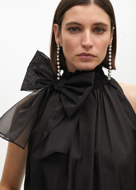 TOP HALTER CON FIOCCO