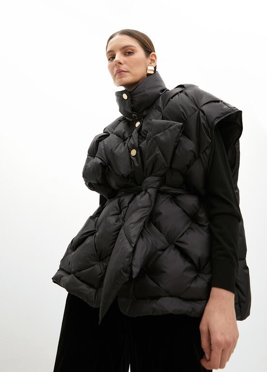 GILET IMBOTTITO INTRECCIATO CON CINTURA IN TESSUTO