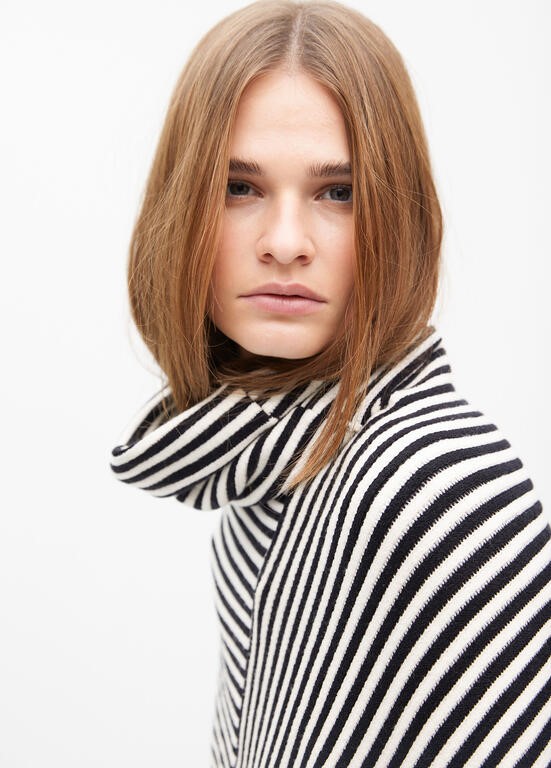 PONCHO IN MAGLIA A RIGHE