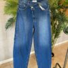 JEANS CON ABBOTTONATURA ASIMMETRICA