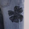 JEANS CON RICAMO FLOREALE