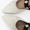SCARPA PIATTA CON ELASTICO E APPLICAZIONI METALLICHE