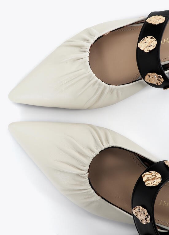SCARPA PIATTA CON ELASTICO E APPLICAZIONI METALLICHE