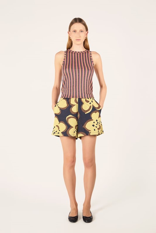 SHORT CON VITA MEDIA ELASTICIZZATA. TASCHE LATERALI.