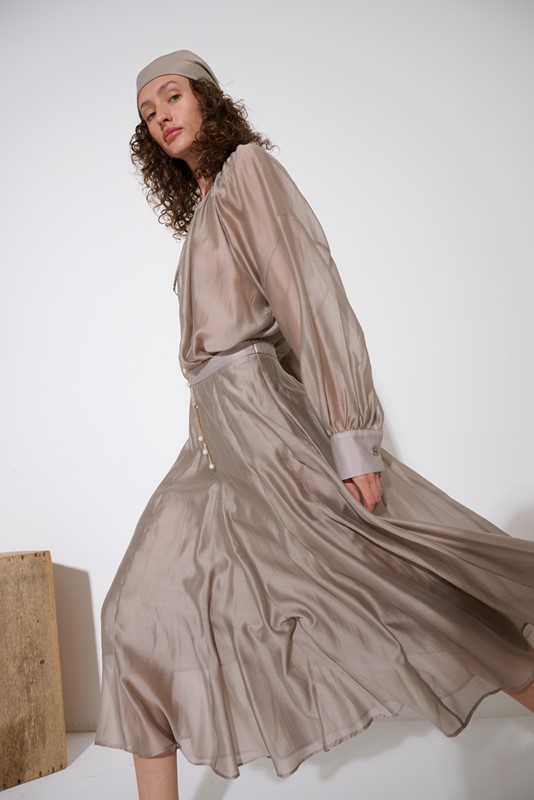 BLUSA CON LACCETTO E CATENA