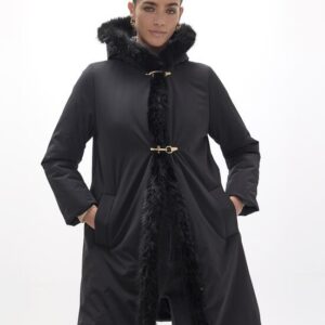 ANORAK CON CAPPUCCIO, STRISCIA PELLICCIA E MOSCHETTONI