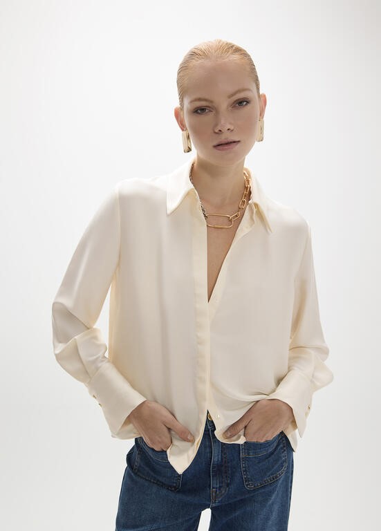 CAMICIA REGOLARE CON COLLETTO ALLA CAMICIA E SCHIENA PIEGHET