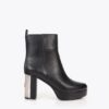 STIVALETTO CON PLAFORM E PLACCA