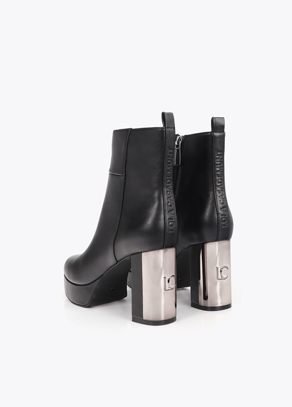 STIVALETTO CON PLAFORM E PLACCA