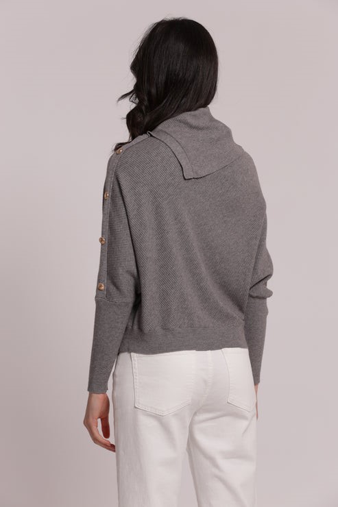 MAGLIA COLLO ALTO CON BOTTONI